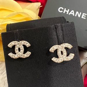 NWOT AUTH 2022 Chanel CC multi size faux Pearl stud